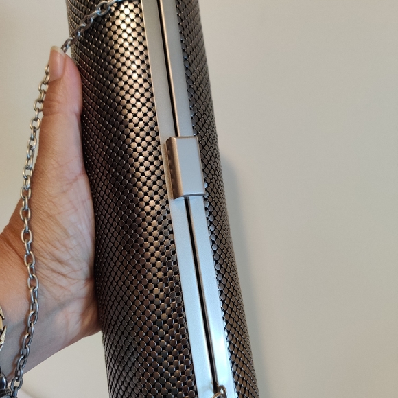 BCBG Silver Liquid Metal Barrel Clutch Bag EUC 🛍️ - Picture 9 of 11
